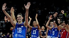 Srbské volejbalistky se radují z výhry nad Tureckem.