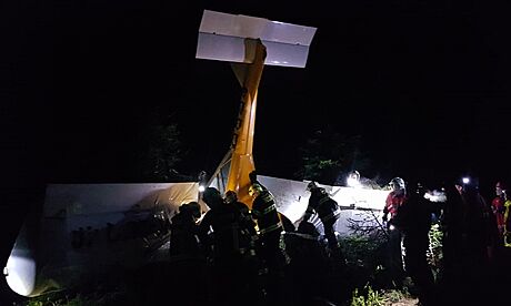 V sobotu veer spadl malý letoun na eskolipsku. (18. záí 2021)