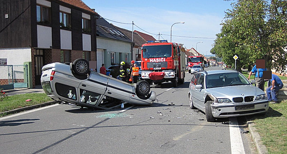 V Uherském Ostrohu na ulici Blatnická se stala v sobotu odpoledne nehoda. (11....