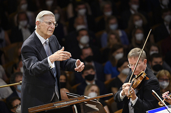 Dirigent Herbert Blomstedt ídil na Dvoákov Praze Vídeské filharmoniky