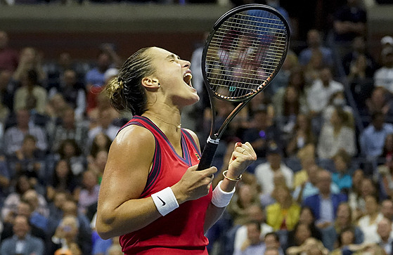 Bloruska Aryna Sabalenková se hecuje v semifinále US Open.