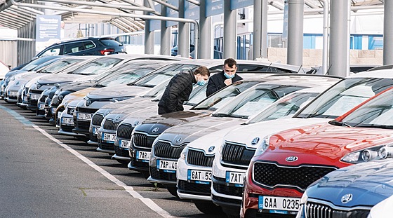 V autobazarech se dlouho neohejí. Na eském trhu chybí pedevím mladí ojeté...