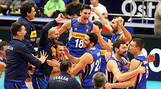 Radost italských volejbalist z postupu do semifinále mistrovství Evropy.