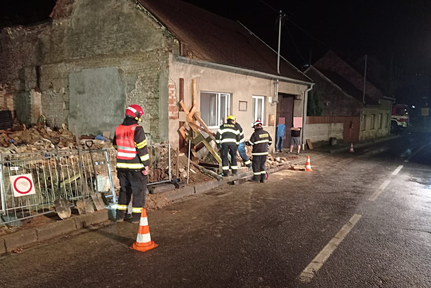 Za výbuch plynu v domě, kde zemřeli dva hasiči, padlo obvinění