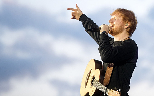 Na letišti v Hradci Králové příští rok zazpívá britská hvězda Ed Sheeran