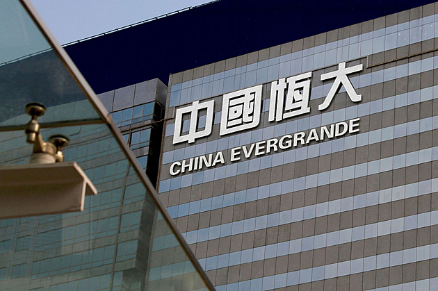 Další problémy čínského developera Evergrande, po zásahu policie akcie padají