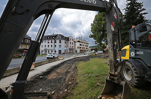 Místo v centru elezné Rudy, kde stála devná cukrárna. (26. 8. 2021)