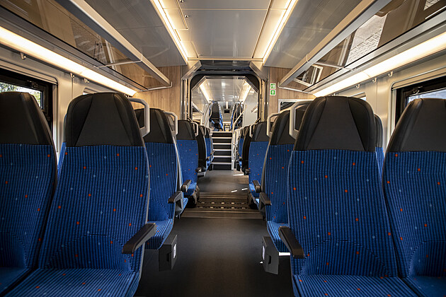 Interiér nové vlakové soupravy, která od prosince zane jezdit mezi Ostravou,...