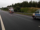 Dopravní nehoda na D6 u Sokolova. Pro tce zranného letl vrtulník. (16. záí...