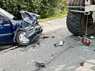 Na Beneovsku narazilo auto do traktoru. (11. z 2021)