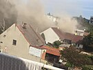 Vbuch zniil rodinn dm v Koryanech a zranil nkolik lid. Na mst jsou...