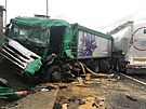 Srka dvou kamion uzavela hlavn komunikaci z Uherskho Brodu na Luhaovice.