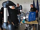 Nov robot zaal pomhat pi vuce sven na Stedn kole emesel v umperku
