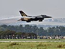 Letoun F-16 SoloTurk na Dnech NATO v Ostrav