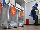 V Rusku zaaly tídenní parlamentní volby. Na snímku volební místnost v Rostovu...