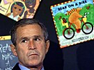 Americký prezident George W. Bush se bhem návtvy základní koly na Florid...
