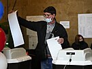 Rusové volí v parlamentních volbách, které jsou tentokrát tídenní. (19. záí...