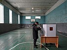 Rusové volí v parlamentních volbách, které jsou tentokrát tídenní. (18. záí...