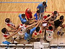 Basketbalisté Olomoucka se hecují na zápas.