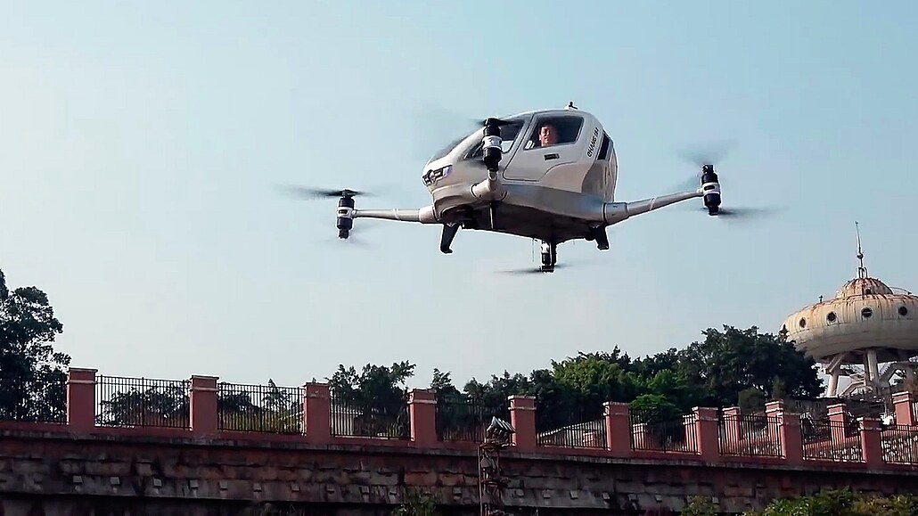 Prototyp osobního pepravního dronu Ehang 184