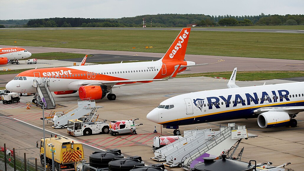Rivalové na poli nízkonákladových let Ryanair a EasyJet.