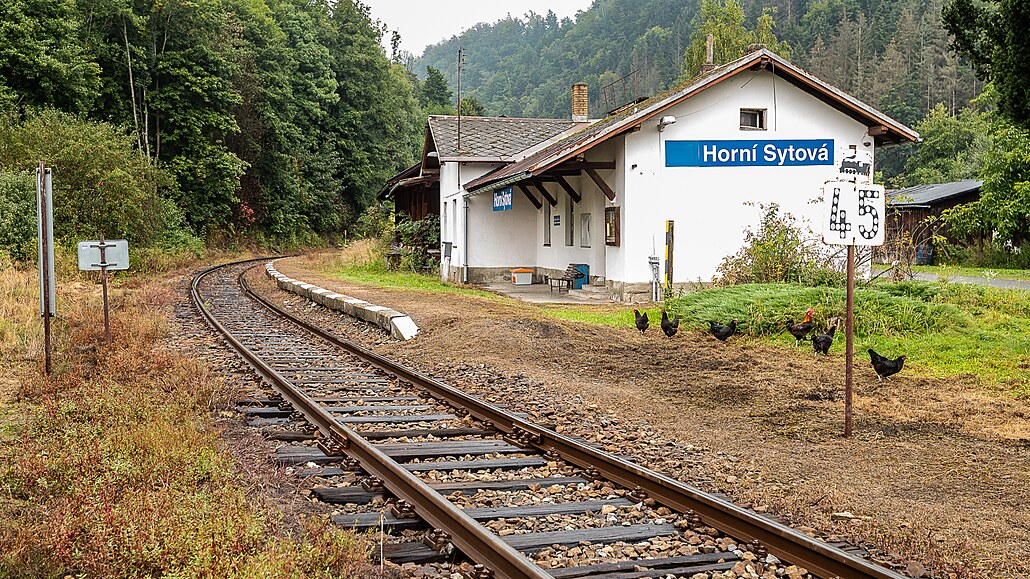 Rozpadlá nádraí na krkonoské Harrachov eleznici mají anci na záchranu...