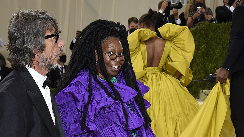 Pierpaolo Piccioli a Whoopie Goldbergová na Met Gala (New York, 13. zá�í 2021)