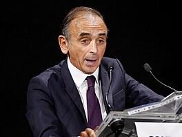 Francouzsk novin Eric Zemmour pi svm projevu v Pai (28. z 2019)