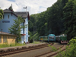 Lokomotiva řady T 334.0 (vpravo)