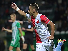 Ondej Lingr ze Slavie se raduje ze vstelen branky v zpase proti Bohemians.