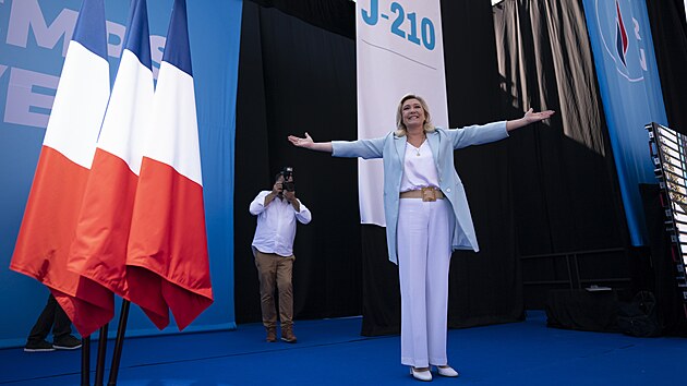 Marine Le Penov ve Frejusu oficiln zahjila volebn kampa ped prezidentskmi volbami. (12. z 2021)