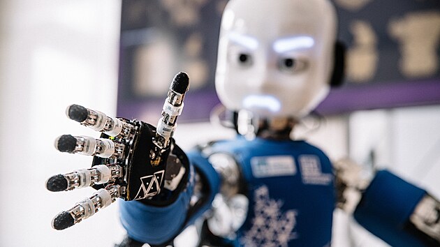 ČVUT pracuje s robotem s lidskými smysly. (16. září 2021)