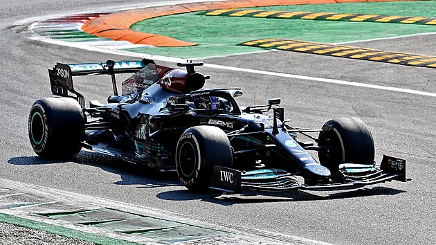 Lewis Hamilton na trati Velk ceny Itlie