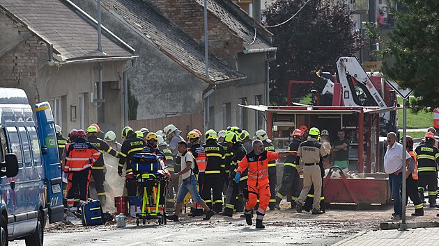 Koryčany na Kroměřížsku otřásla exploze v rodinném domě, která zranila civilisty i dobrovolné hasiče (září 2021).
