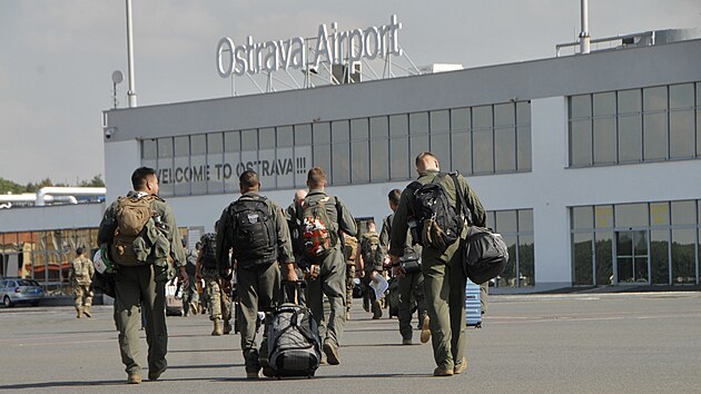 Americký C-5M Super Galaxy přistál na mošnovském letišti. Bude lákadlem víkendových Dnů NATO v Ostravě