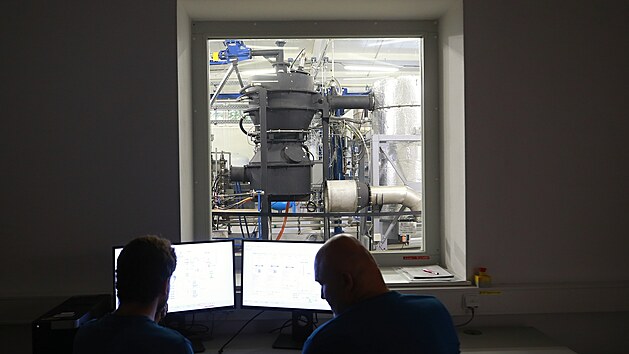 Ve vědeckém centru v Dubé na Českolipsku zkoumají, jak přeměnit odpady na plyn a strusku.