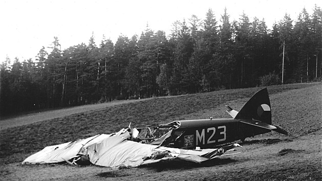 Ponien Letov  - 16, kter se 19. z 1931 ztil s plukovnkem Augustinem Charvtem a nadporukem Karlem Brokem na strni u tchova na Moravskotebovsku.