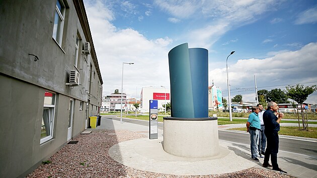 Studna ve Svatopetrsk� ulici poch�z� z 19. stolet�. Objevili ji d�ln�ci p�i prac�ch na p�elo�en� tramvajov� trati z ulice Dornych na ulici Plotn�.