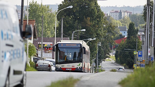 Od kruhového objezdu u Kauflandu přes Sokolovskou a Pávovskou ulici až k firmě Bosch, kudy zatím v Jihlavě jezdí autobusy, povede nové trolejové vedení.