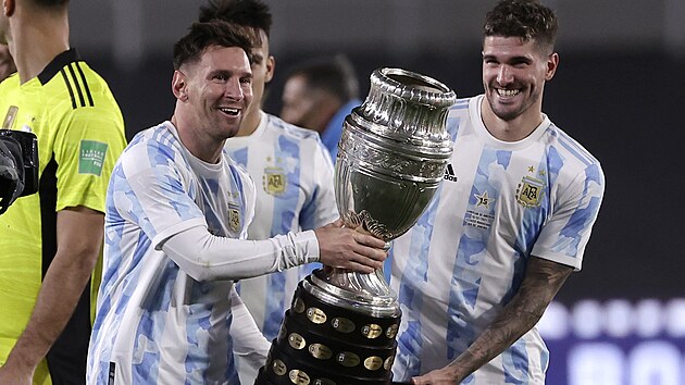 Lionel Messi a jeho argentint spoluhri si po utkn s Bolvi zapzovali s pohrem pro jihoamerick ampiony.