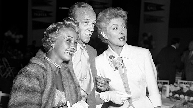 Jane Powellov (vlevo), Fred Astaire a Greer Garsonov