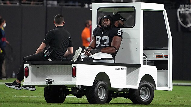 Gerald McCoy z Las Vegas Raiders se zranil, zpas s Baltimore Ravens pro nj skonil pedasnm odjezdem do atny.