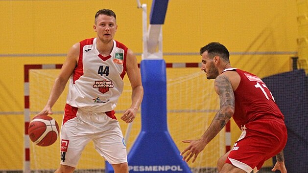 Lukáš Feštr (vlevo) z Olomoucka v zápase s Vídní
