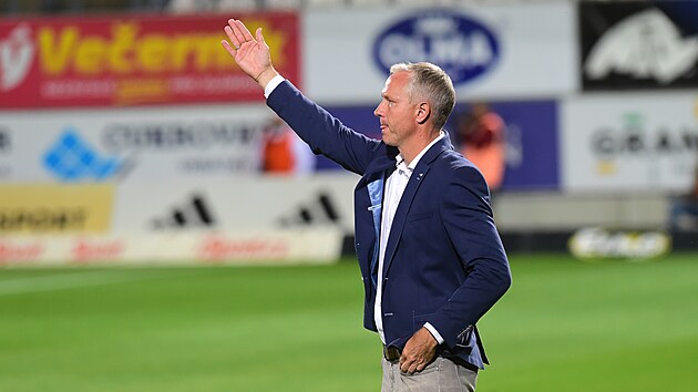 Olomouck� tren�r V�clav J�lek b�hem duelu s Ban�kem Ostrava