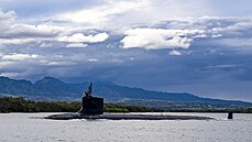 Jaderná ponorka amerického námořnictva USS Missouri (SSN 780) nedaleko Pearl...