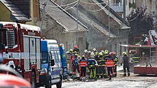 Exploze rodinného domu v Koryčanech si vyžádala dvě oběti. Na místě zasahovaly...