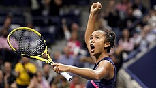 Kanaanka Leylah Fernandezová se hecuje v semifinále US Open.
