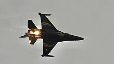 F-16 SoloTurk na Dnech NATO v Ostravě | na serveru Lidovky.cz | aktuální zprávy