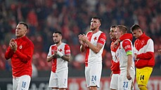 Slávističtí fotbalisté děkují fanouškům za podporu po vítězství nad Unionem...