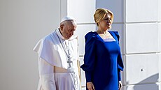 Slovenská prezidentka Zuzana aputová pivítala na nádvoí prezidentského...